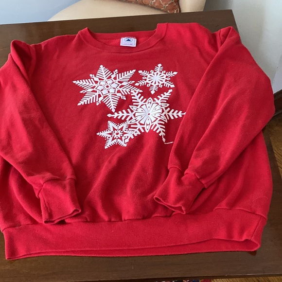Delta Red Sweatshirt with White Snowflakes Good Condition Womens Large - Picture 4 of 10